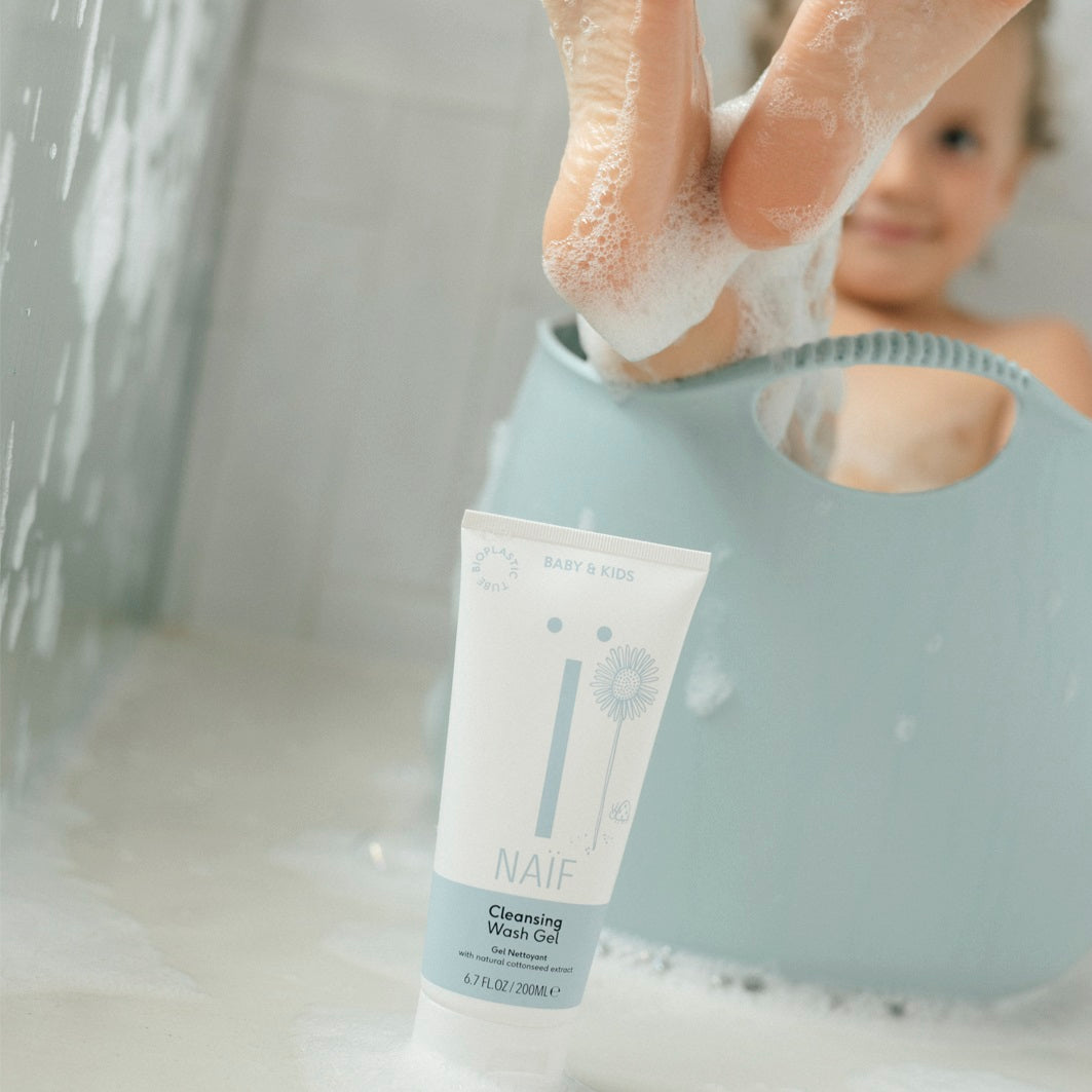Naïf Baby & Kids Care valomasis prausimosi gelis kūdikiams, visiems odos tipams