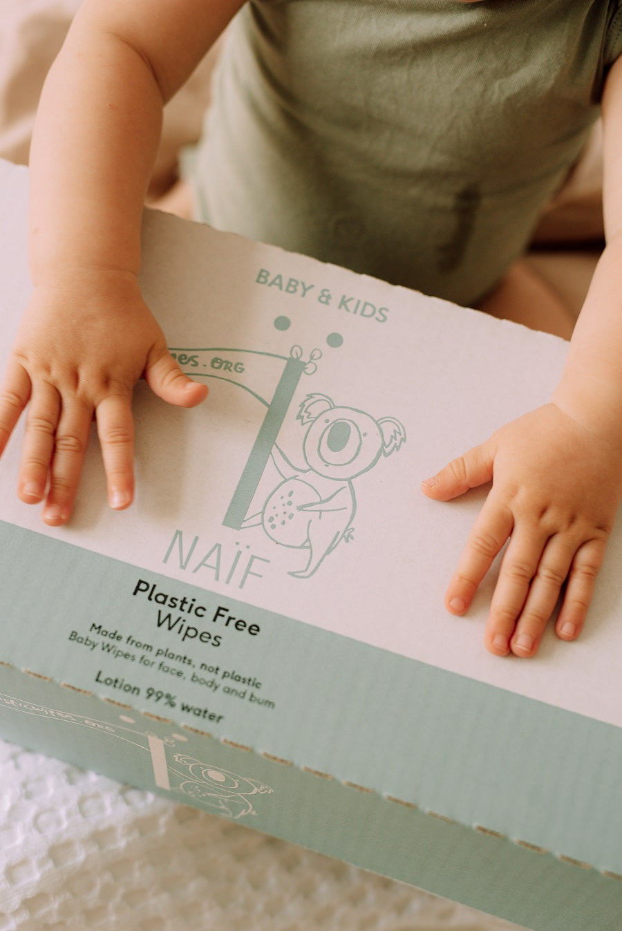Naïf Baby & Kids vaikiškų servetėlių dėžutė be plastiko 432vnt (54vnt x8)