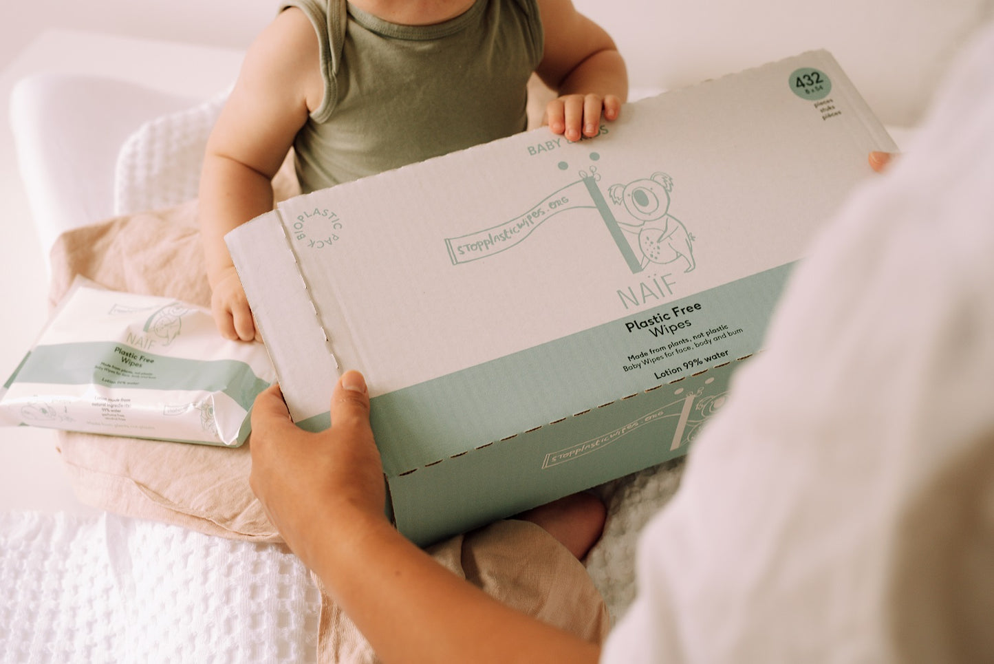 Naïf Baby & Kids vaikiškų servetėlių dėžutė be plastiko 432vnt (54vnt x8)