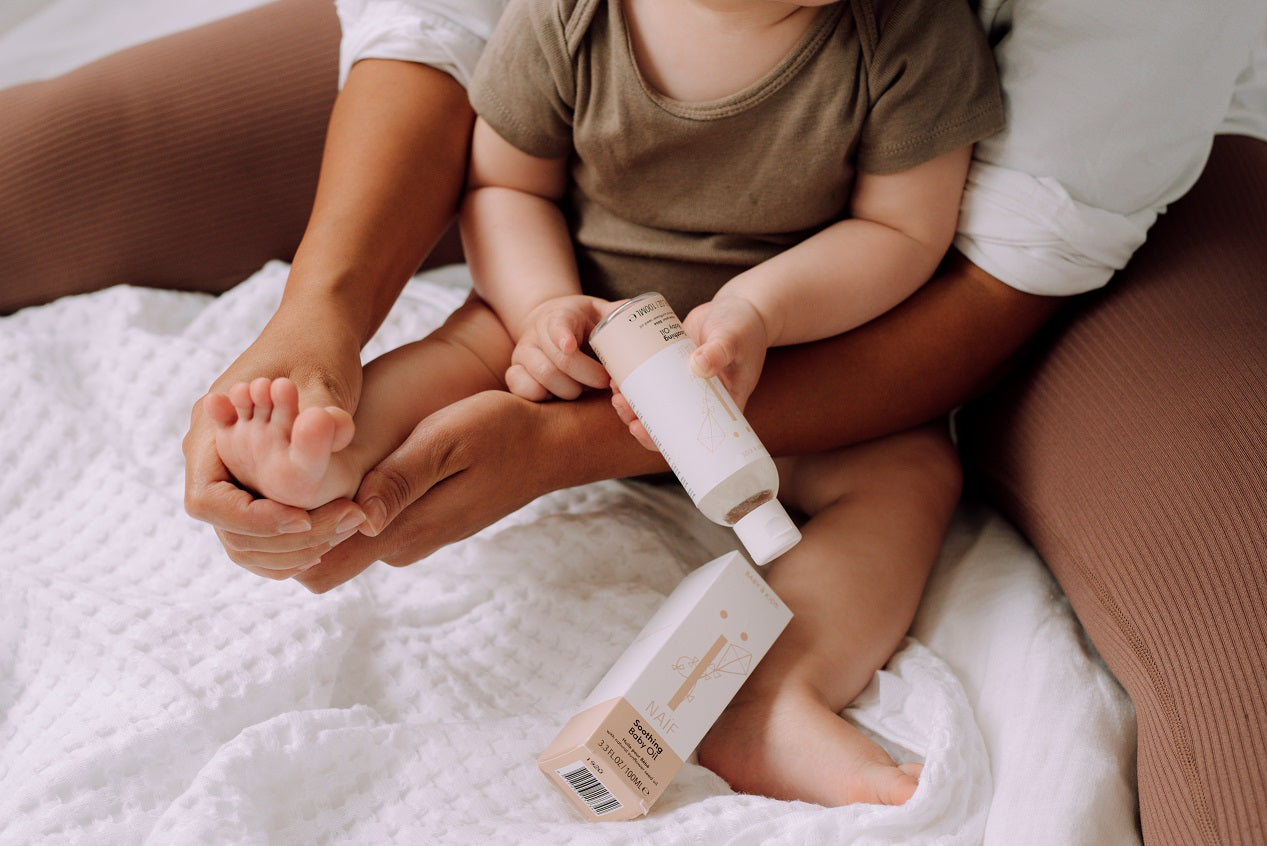 Naïf Baby & Kids Soothing Baby Oil – kūdikių masažo aliejus visų tipų odai 100ml