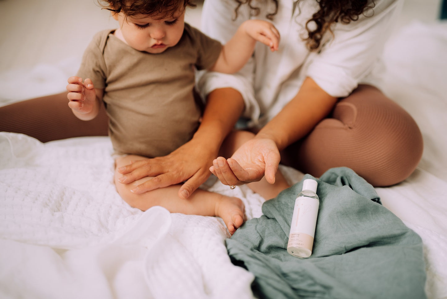 Naïf Baby & Kids Soothing Baby Oil – kūdikių masažo aliejus visų tipų odai 100ml